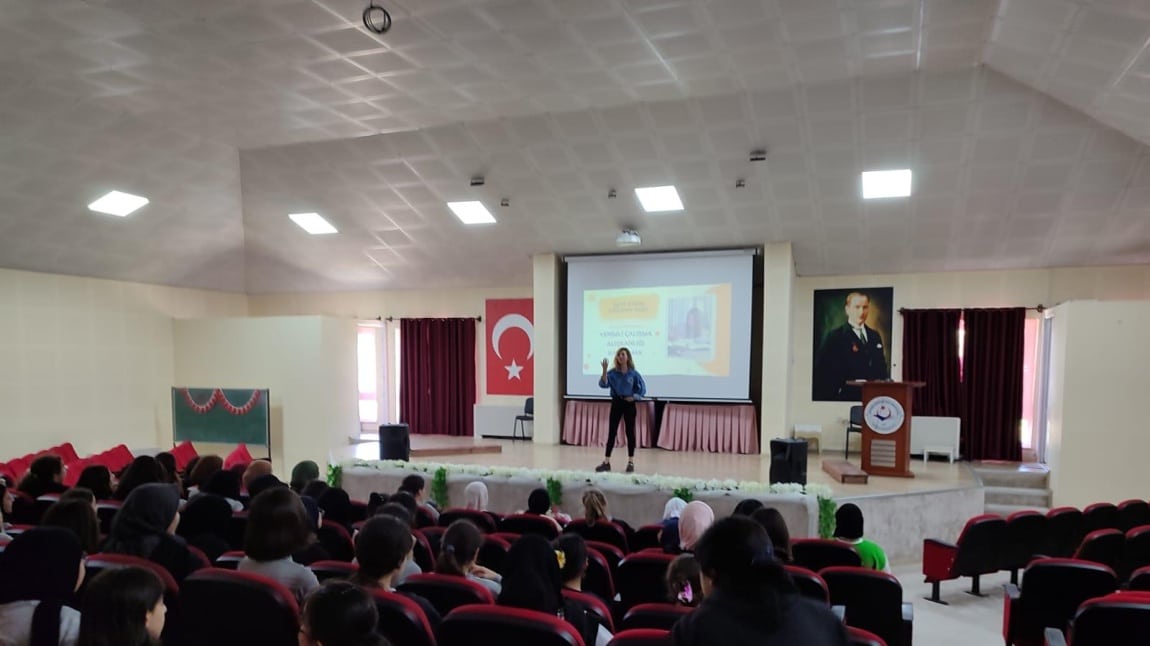 HEDEF YKS PROJESİ KAPSAMINDA ÖĞRENCİLERİMİZE YÖNELİK DİKKAT VE ODAKLANMAYA YÖNELİK SEMİNER DÜZENLENMİŞTİR